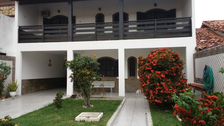 399mil – Casa com 4 qtos – Centro de Iguaba