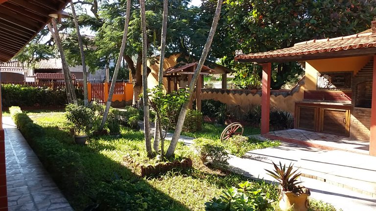 Iguaba – Cidade Nova – casa com lindo jardim